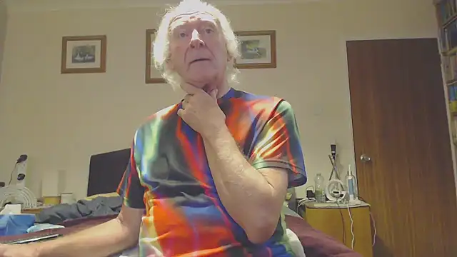 Snapshot of WaverlyKernow chatting on 01.22.25 WaverlyKernow online show from 01.22.25