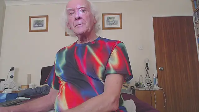 Snapshot of WaverlyKernow chatting on 01.22.25 WaverlyKernow online show from 01.22.25