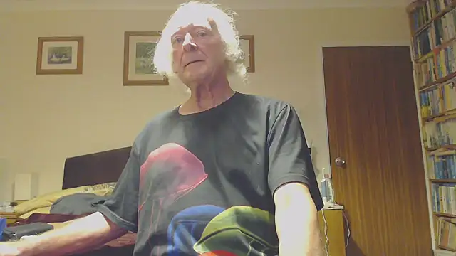 Snapshot of WaverlyKernow chatting on 01.29.25 WaverlyKernow online show from 01.29.25