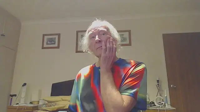 Snapshot of WaverlyKernow chatting on 02.05.25 WaverlyKernow online show from 02.05.25