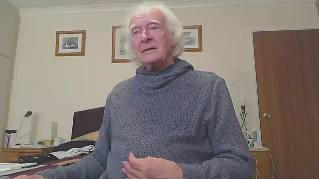 Snapshot of WaverlyKernow chatting on 02.09.25 WaverlyKernow online show from 02.09.25