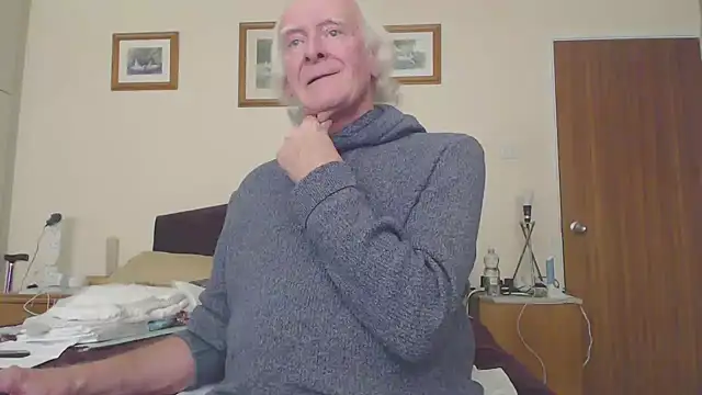 Snapshot of WaverlyKernow chatting on 02.26.25 WaverlyKernow online show from 02.26.25