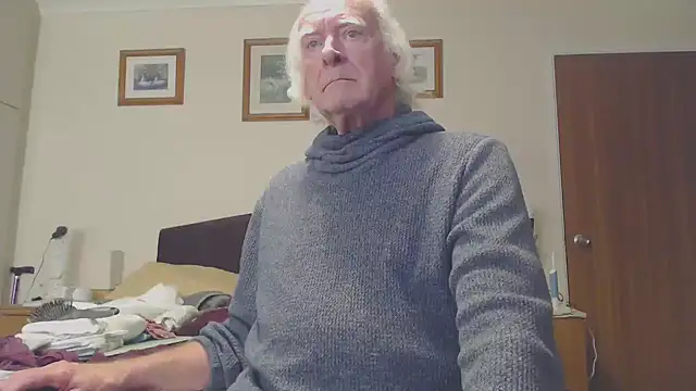 Snapshot of WaverlyKernow chatting on 02.27.25 WaverlyKernow online show from 02.27.25