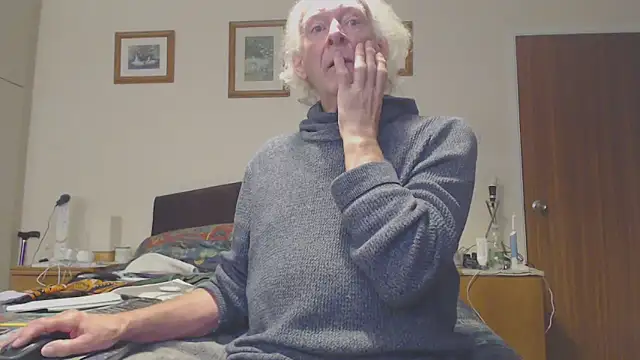 Snapshot of WaverlyKernow chatting on 03.01.25 WaverlyKernow online show from 03.01.25