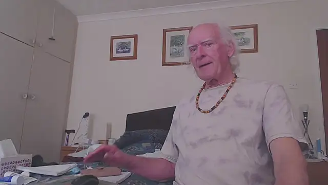 Snapshot of WaverlyKernow chatting on 03.18.25 WaverlyKernow online show from 03.18.25