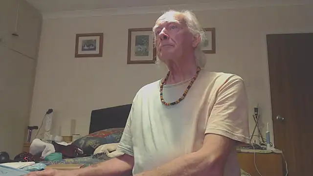 Snapshot of WaverlyKernow chatting on 03.21.25 WaverlyKernow online show from 03.21.25