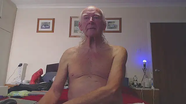 Snapshot of WaverlyKernow chatting on 10.05.25 WaverlyKernow online show from 10.05.25