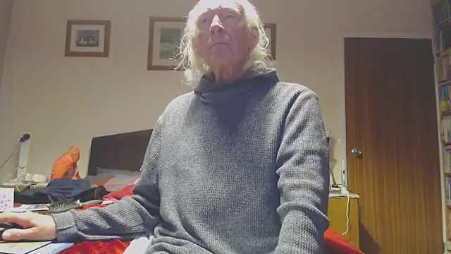 Snapshot of WaverlyKernow chatting on 10.10.25 WaverlyKernow online show from 10.10.25