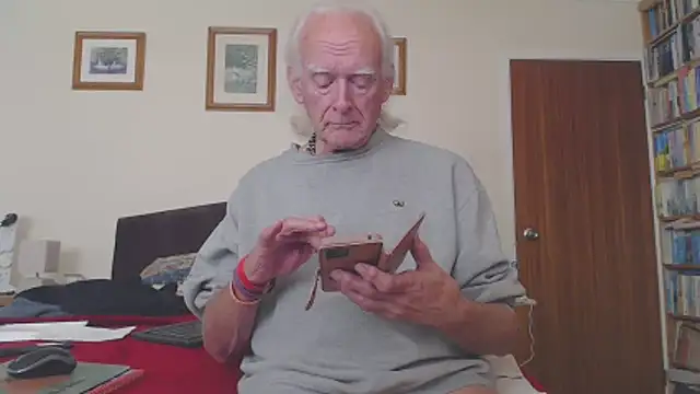 Snapshot of WaverlyKernow chatting on 10.26.25 WaverlyKernow online show from 10.26.25