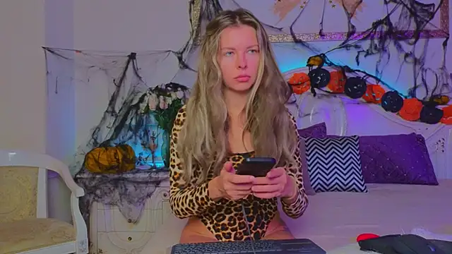 Real Tini online show from 10.20.25