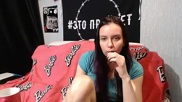 Snapshot of Milana69 chatting on 02.14.25 Milana69 online show from 02.14.25