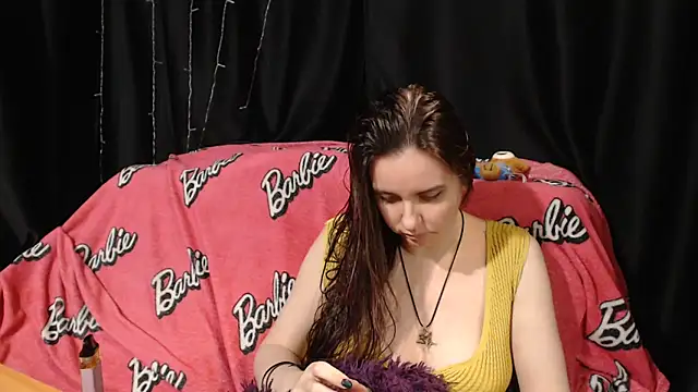 Snapshot of Milana69 chatting on 12.20.25 Milana69 online show from 12.20.25