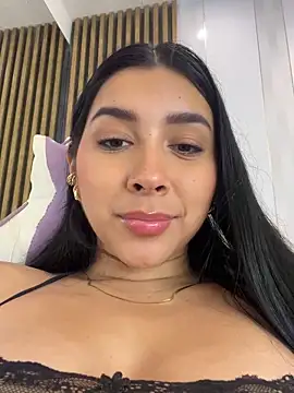Charlotte Shelby online show from 02.08.25