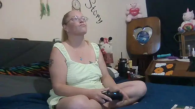 Snapshot of Toybox13_Pika chatting on 11.05.25 Toybox13 Pika online show from 11.05.25