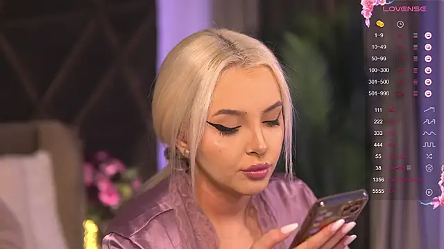 VictoriaMorrone online show from 02.11.25