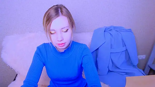 Snapshot of AliceFire_ chatting on 10.01.25 AliceFire online show from 10.01.25