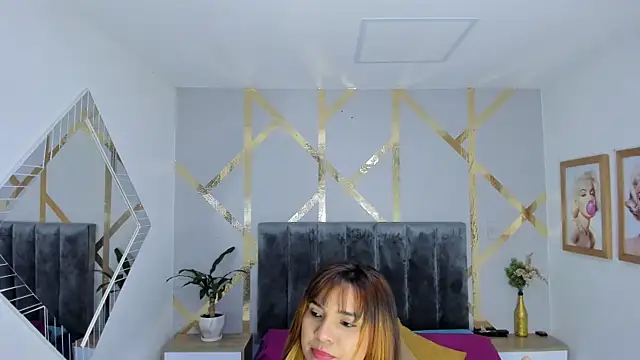 Snapshot of angelina_castroo chatting on 12.17.24 angelina castroo online show from 12.17.24