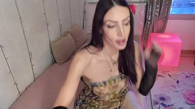 Snapshot of AlicianeFrancaise chatting on 11.16.25 AlicianeFrancaise online show from 11.16.25