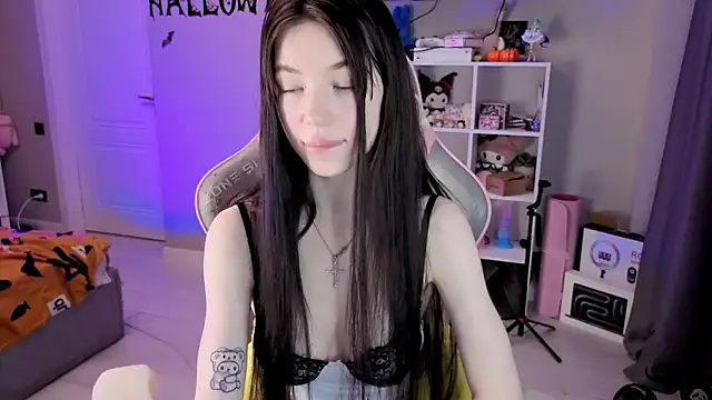 Snapshot of Aliceblush chatting on 11.13.25 Aliceblush online show from 11.13.25