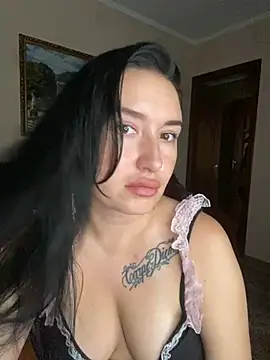 Snapshot of Roxana_Bell chatting on 06.22.26 Roxana Bell online show from 06.22.26