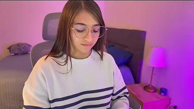 zoe moon18 online show from 10.21.25