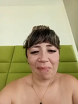 Snapshot of tata_laima__ chatting on 04.24.26 tata laima online show from 04.24.26