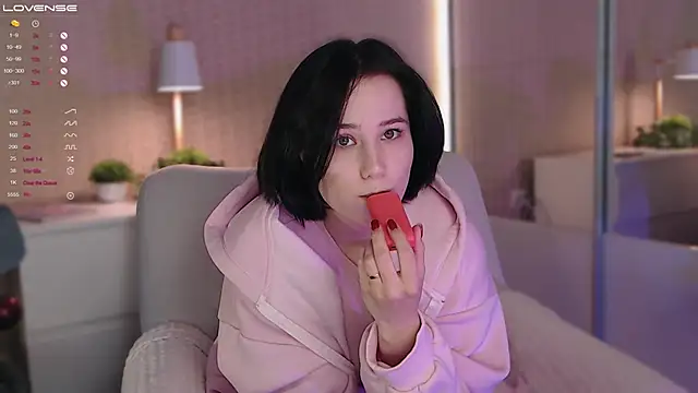 LissaLarsson  online show from 01.04.25