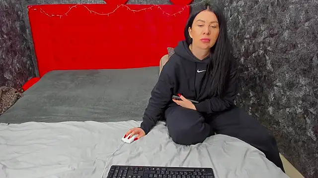 Snapshot of LayaFlow chatting on 12.13.24 LayaFlow online show from 12.13.24