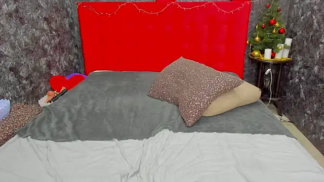 Snapshot of LayaFlow chatting on 12.19.24 LayaFlow online show from 12.19.24