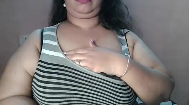 Snapshot of Ravina_patil1 chatting on 01.11.25 Ravina patil1 online show from 01.11.25