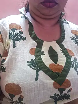 Snapshot of Ravina_patil1 chatting on 03.05.25 Ravina patil1 online show from 03.05.25