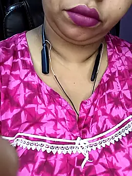 Snapshot of Ravina_patil1 chatting on 10.31.25 Ravina patil1 online show from 10.31.25