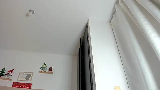 Snapshot of Avaline_Blancx chatting on 12.20.24 Avaline Blancx online show from 12.20.24