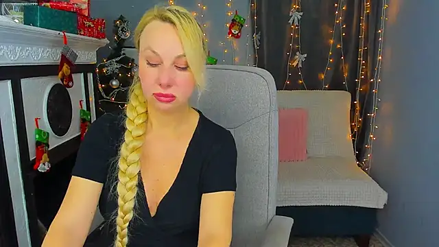 Snapshot of Anny_Jey_ chatting on 12.28.24 Anny Jey online show from 12.28.24