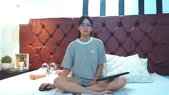 MelodyMansson online show from 02.20.25