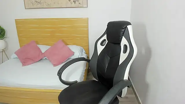 Snapshot of enma30_ chatting on 12.12.24 enma30 online show from 12.12.24