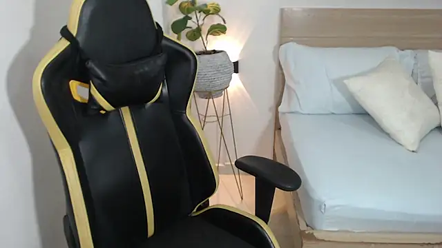 Snapshot of enma30_ chatting on 01.03.25 enma30 online show from 01.03.25