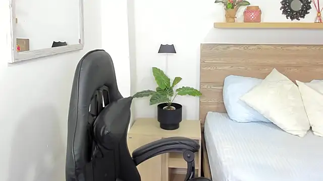 Snapshot of enma30_ chatting on 02.24.25 enma30 online show from 02.24.25