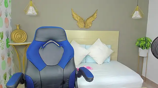 Snapshot of enma30_ chatting on 03.21.25 enma30 online show from 03.21.25