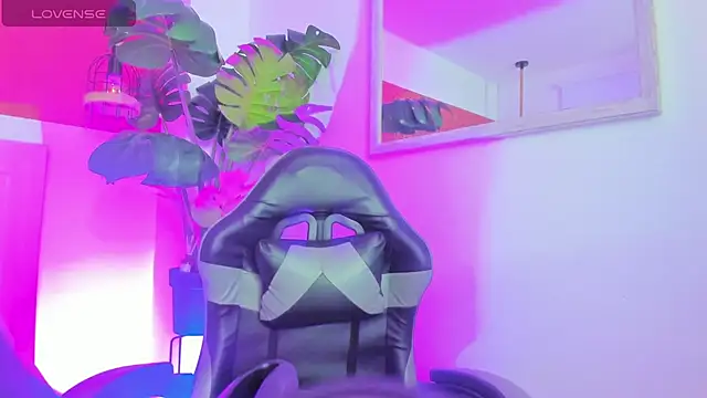 Snapshot of enma30_ chatting on 09.25.25 enma30 online show from 09.25.25