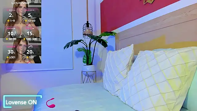 Snapshot of enma30_ chatting on 10.17.25 enma30 online show from 10.17.25