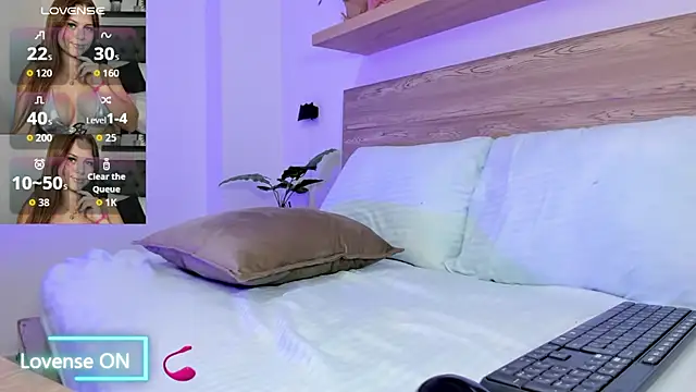 Snapshot of enma30_ chatting on 10.28.25 enma30 online show from 10.28.25