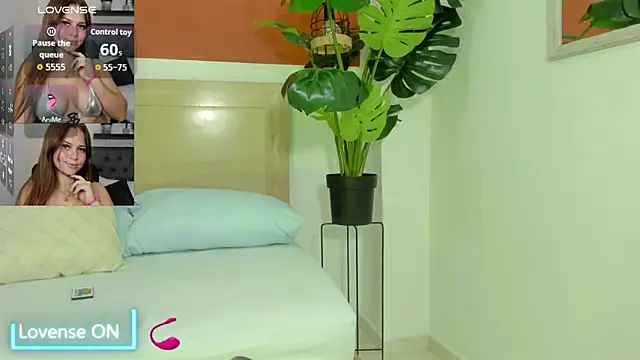 Snapshot of enma30_ chatting on 10.30.25 enma30 online show from 10.30.25