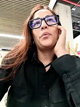 Snapshot of Lena-32 chatting on 01.21.25 Lena-32 online show from 01.21.25