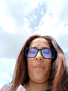 Snapshot of Lena-32 chatting on 02.07.25 Lena-32 online show from 02.07.25