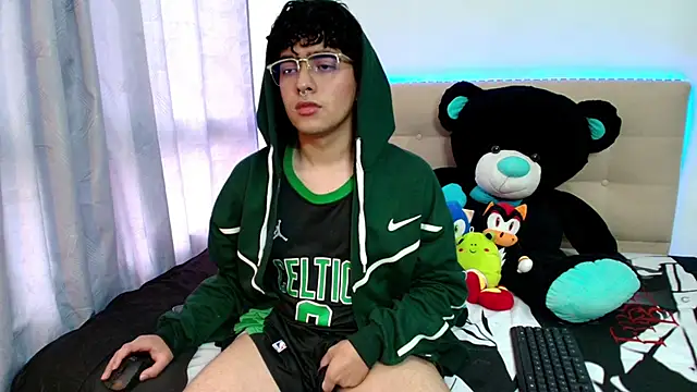  nickconnor01 online show from 12.15.24