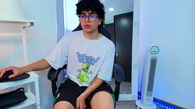  nickconnor01 online show from 01.15.25