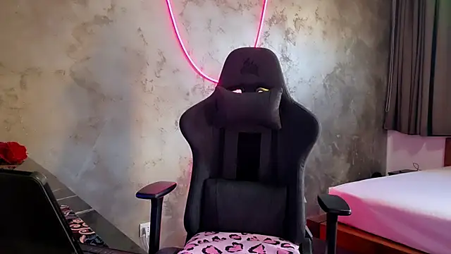 LeylaRosse online show from 09.30.25