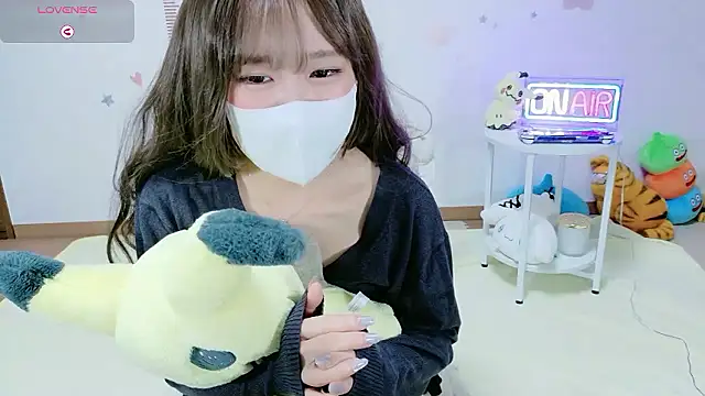 Snapshot of _Iroha_99 chatting on 11.17.25 Iroha 99 online show from 11.17.25