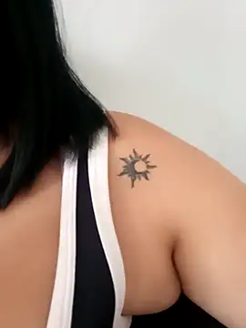 Snapshot of MelannyBell chatting on 02.19.25 MelannyBell online show from 02.19.25